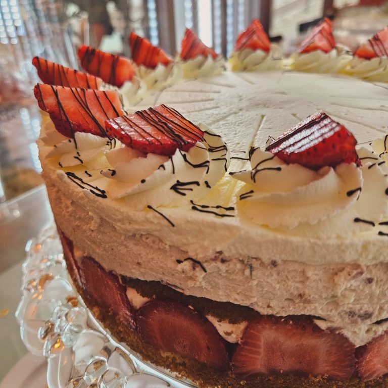 Creme-Früchtetorte